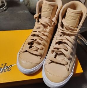 Nike Razors Tan High-Top Sneakers